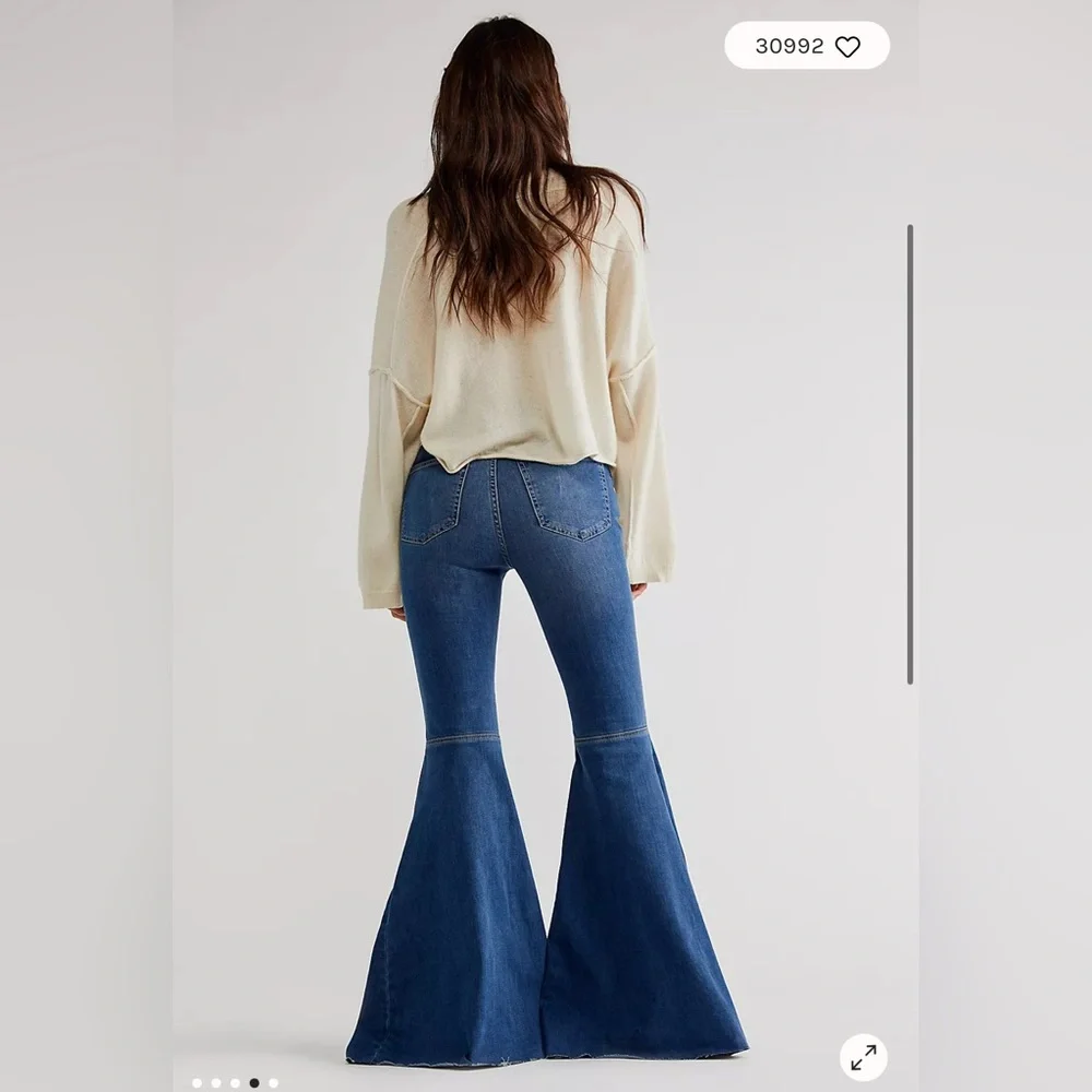 Free People We The Free Just‎ Float On Flare Jeans.